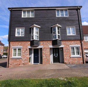 3 bedroom semi-detached house for sale in Richards Field, Chineham, RG24