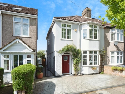 3 bedroom semi-detached house for sale in Rosedale Road, Romford, RM1