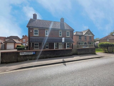 3 Bedroom Semi-detached House For Sale In Sarisbury Green, Southampton