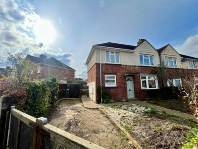 3 Bedroom Semi-detached House For Sale In Sittingbourne