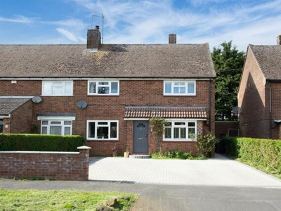 3 Bedroom Semi-detached House For Sale In Toddington