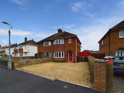 3 bedroom semi-detached house for sale in Woodstock Road, Worcester, Worcestershire, WR2