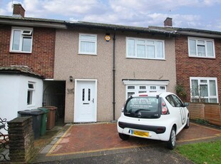 3 bedroom terraced house for rent in Armstrong Avenue, Woodford Green, Essex, IG8