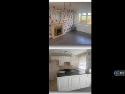 3 bedroom terraced house for rent in Bush Close, Nottingham, NG5