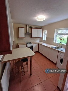 3 bedroom terraced house for rent in Central Avenue, Beeston, Nottingham, NG9