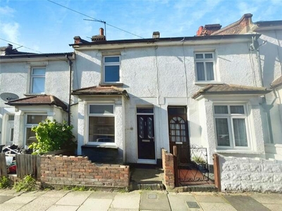 3 Bedroom Terraced House For Rent In Gravesend, Kent
