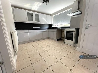 3 bedroom terraced house for rent in Havenwood Rise, Nottingham, NG11