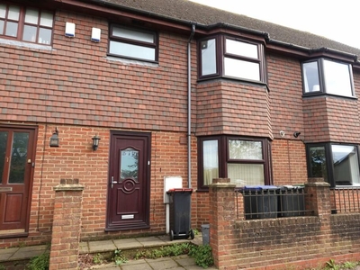 3 bedroom terraced house for rent in Island Road, Upstreet, Canterbury, CT3