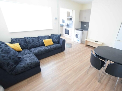 3 bedroom terraced house for rent in Portland Street - Student House - 24/25, LN5