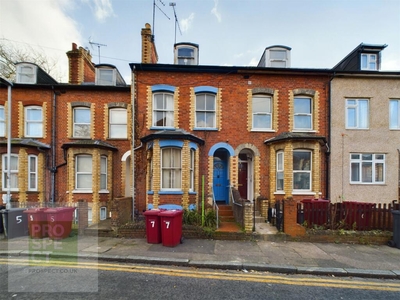 3 bedroom terraced house for sale in Baker Street, Reading, Berkshire, RG1