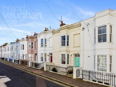 3 bedroom terraced house for sale in College Gardens, Brighton, East Sussex, BN2