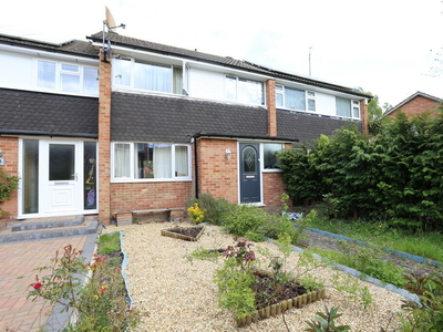 3 bedroom terraced house for sale in Highgate Road, Woodley, RG5