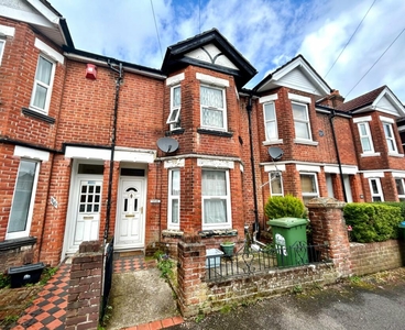 3 bedroom terraced house for sale in Malmesbury Road, Shirley, Southampton, SO15