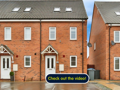 3 bedroom town house for sale in Brockwell Park, Kingswood, Hull, HU7 3FH, HU7