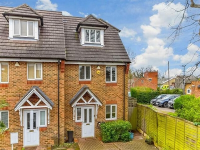 3 Bedroom Town House For Sale In Shirley, Croydon