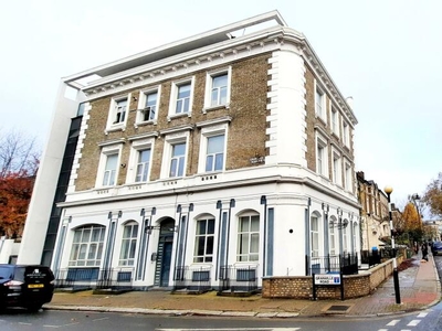 4 bedroom apartment for rent in Cambridge Road, London, NW6