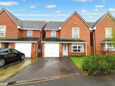 4 bedroom detached house for rent in Amelia Crescent, Binley, Coventry, CV3