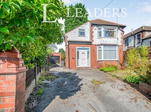 4 bedroom detached house for rent in Links Crescent, Prestwich, Manchester, M25