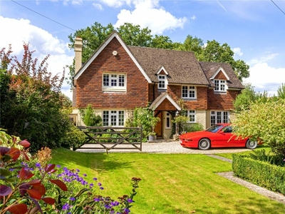 4 bedroom detached house for sale in Aspen Close, Guildford, Surrey, GU4