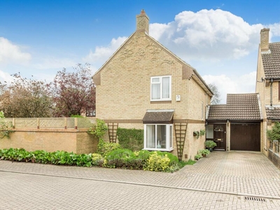 4 bedroom detached house for sale in Booker Ave, Bradwell Common, MK13