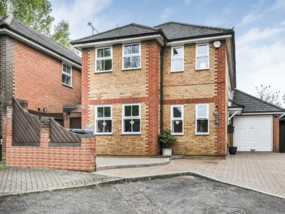 4 bedroom detached house for sale in Brightview Close, Bricket Wood, St. Albans, AL2