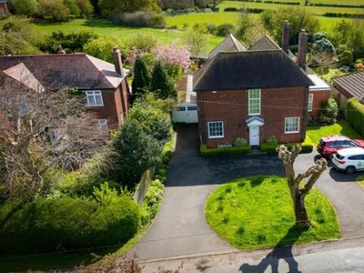 4 Bedroom Detached House For Sale In Burton-on-trent, Staffordshire