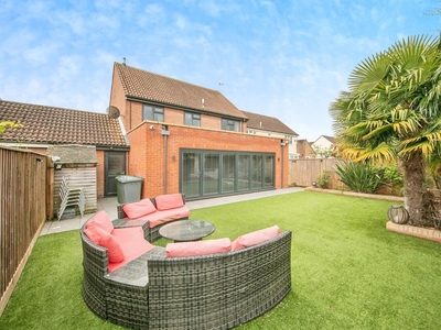4 bedroom detached house for sale in Chestnut Close, Rushmere St. Andrew, Ipswich, IP5