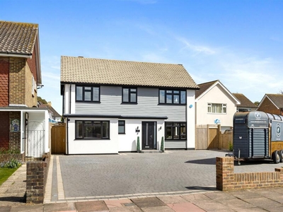 4 bedroom detached house for sale in Falmer Avenue, Goring-By-Sea, Worthing, BN12