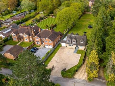 4 Bedroom Detached House For Sale In Finchampstead