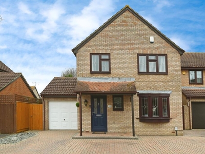 4 bedroom detached house for sale in Finstock Close, Lower Earley, READING, RG6