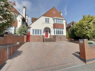 4 bedroom detached house for sale in Havant Road, Farlington, Portsmouth, PO6