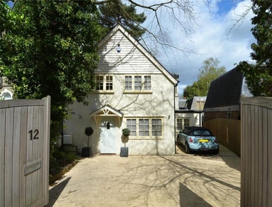 4 Bedroom Detached House For Sale In Highgate Village, London