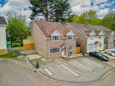 4 bedroom detached house for sale in Hill Cottage Gardens, West End, Southampton, SO18 3AD, SO18