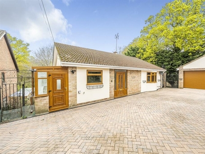 4 bedroom detached house for sale in Hound Road, Netley Abbey, Southampton, SO31