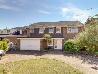 4 bedroom detached house for sale in Longlands, Charmandean, Worthing, BN14