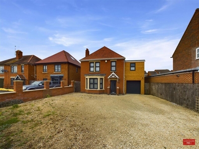 4 bedroom detached house for sale in Old Painswick Road, Gloucester, GL4 4PX, GL4