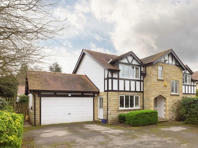 4 bedroom detached house for sale in Park Avenue, Roundhay, Leeds, LS8