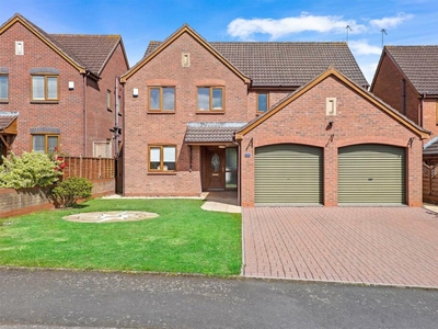 4 bedroom detached house for sale in Rossendale Close, Fernhill Heath, Worcester, WR3