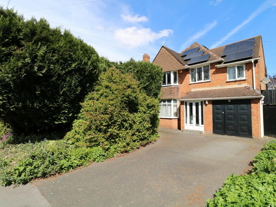 4 bedroom detached house for sale in Seven Star Road, Solihull, B91