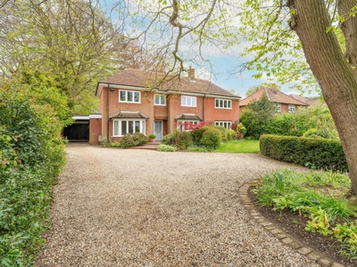 4 bedroom detached house for sale in Thunder Lane, Norwich, NR7