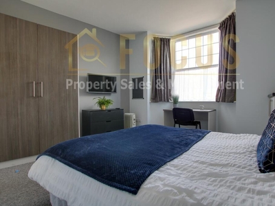 4 bedroom end of terrace house for rent in Lytton Road, Leicester, LE2