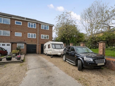 4 bedroom end of terrace house for sale in Purley on Thames, Berkshire, RG8