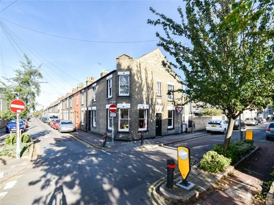 4 bedroom end of terrace house for sale in Sedgwick Street, Cambridge, CB1