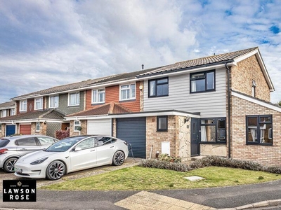 4 bedroom end of terrace house for sale in The Haven, Milton, PO4