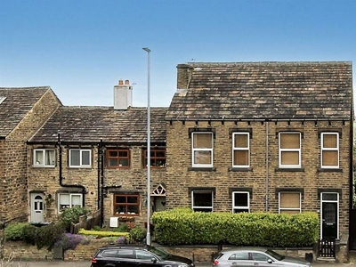 4 bedroom end of terrace house for sale in Town End, Almondbury, Huddersfield, HD5 8NW, HD5