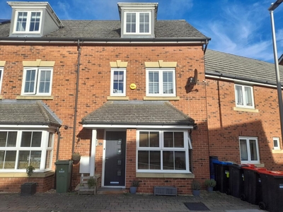 4 bedroom house for rent in Matthau Lane, Oxley Park, MK4