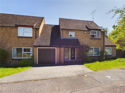 4 bedroom link detached house for sale in Marshall Close, Purley on Thames, Reading, Berkshire, RG8