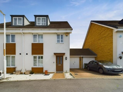 4 Bedroom Semi-detached House For Rent In Dartford, Kent
