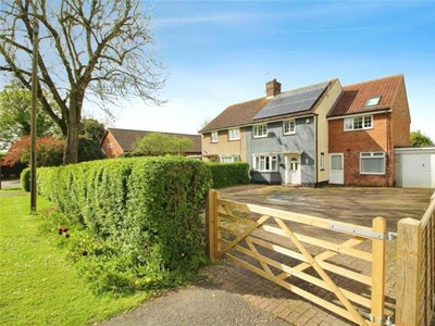 4 Bedroom Semi-detached House For Sale In Bedford, Bedfordshire