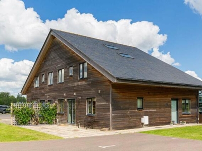 4 Bedroom Semi-detached House For Sale In Cirencester, Gloucestershire